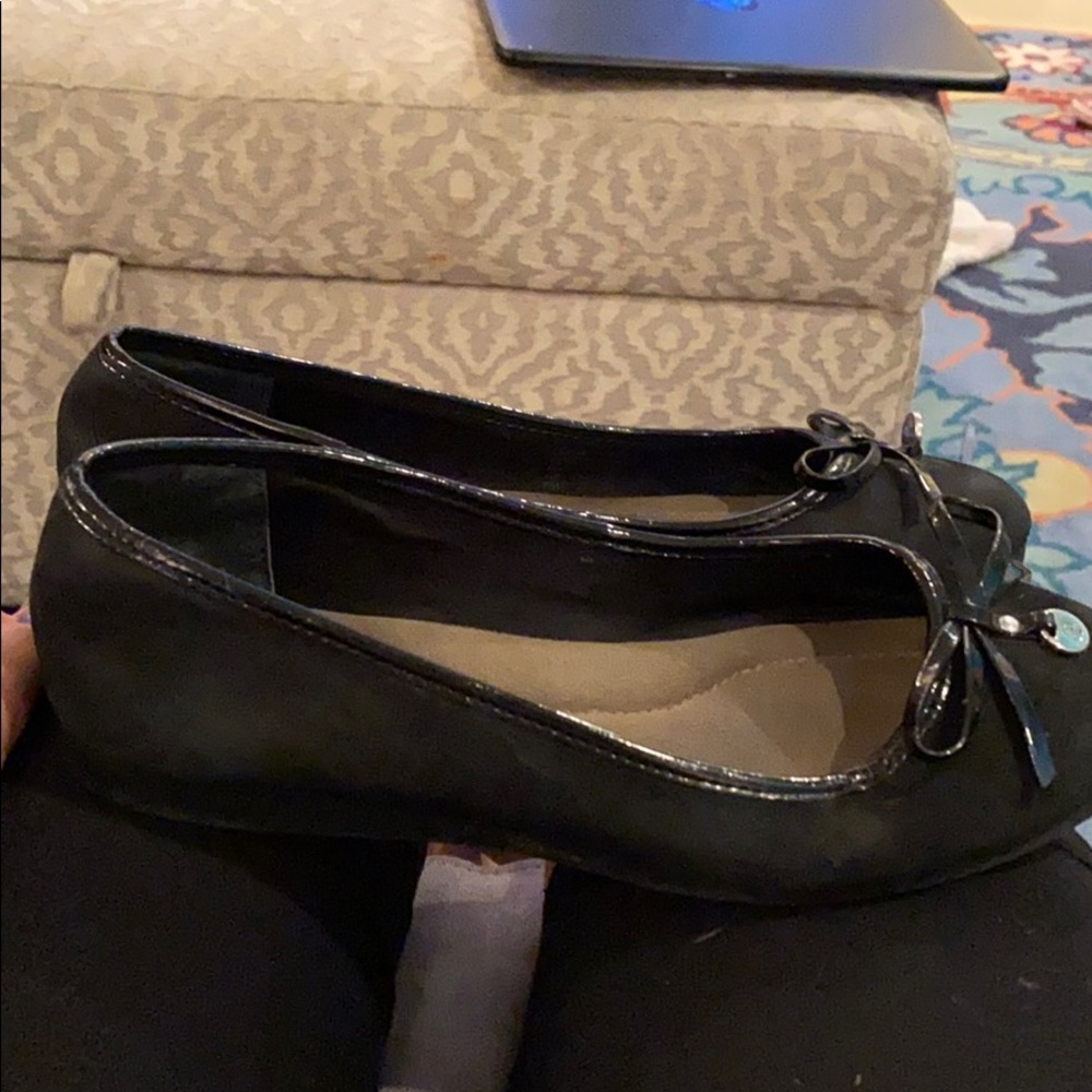 Black ballet flats